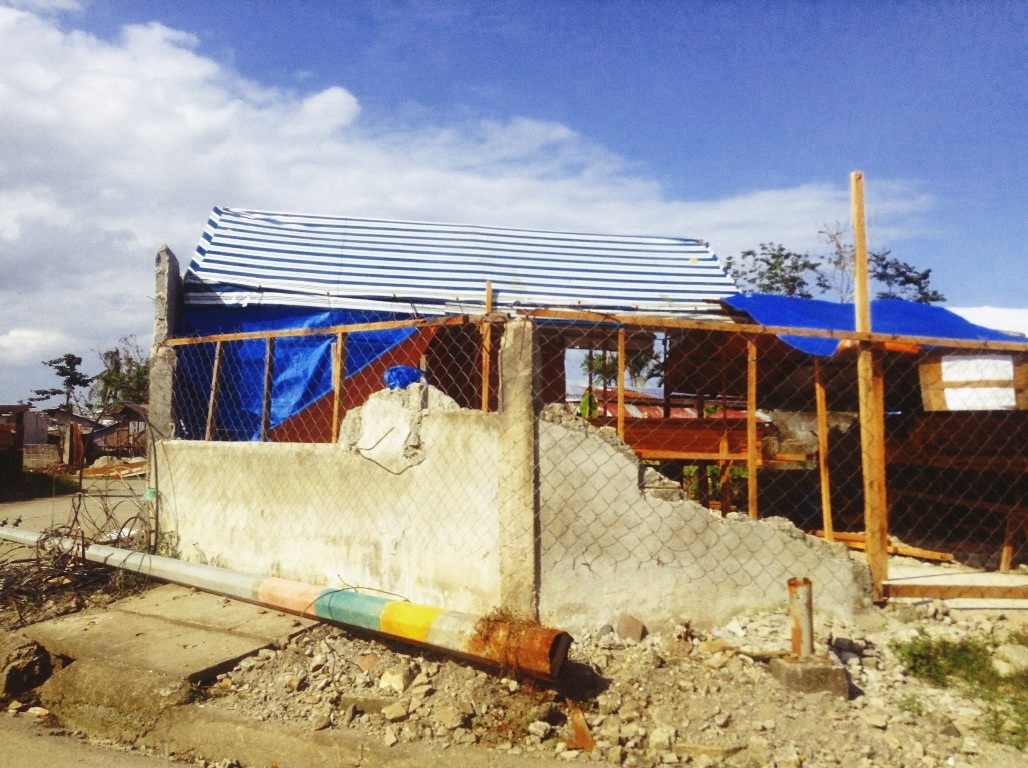 damage in V&G tacloban City after typhoon yolanda